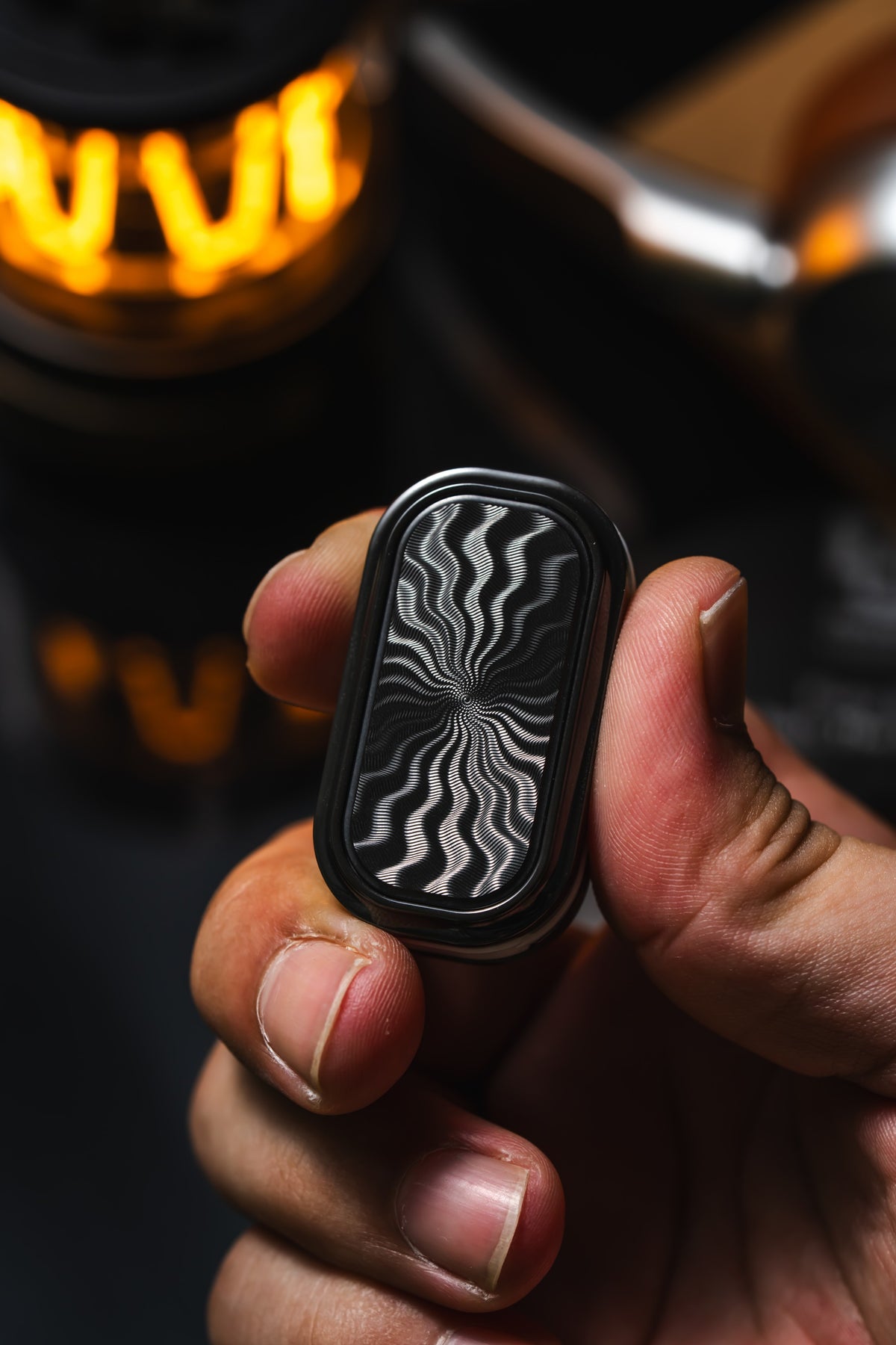 GUILLOCHE SLIDER