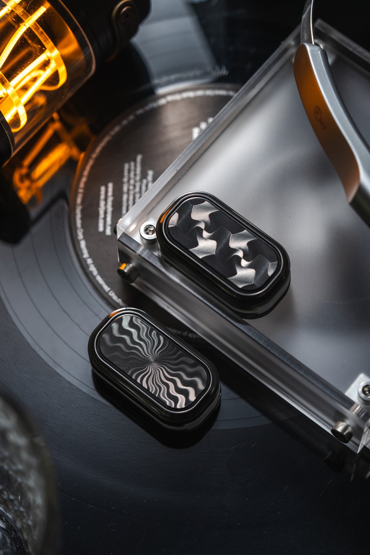 GUILLOCHE SLIDER