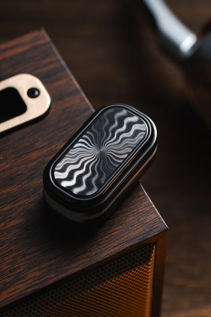 GUILLOCHE SLIDER
