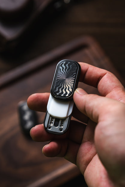 GUILLOCHE SLIDER