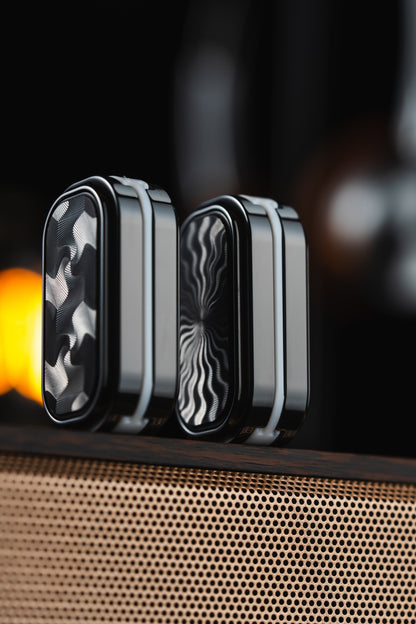 GUILLOCHE SLIDER