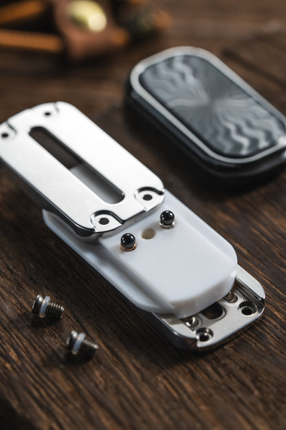 GUILLOCHE SLIDER