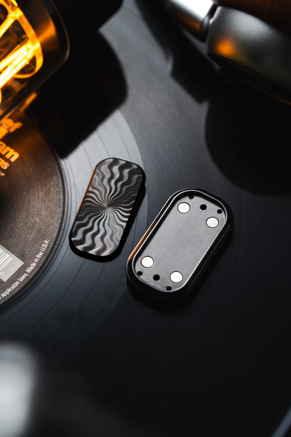 GUILLOCHE SLIDER